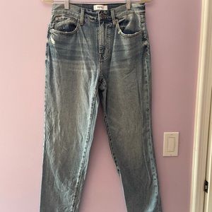 PISTOLA jeans comfortable straight leg loose fit great condition w one blem pict